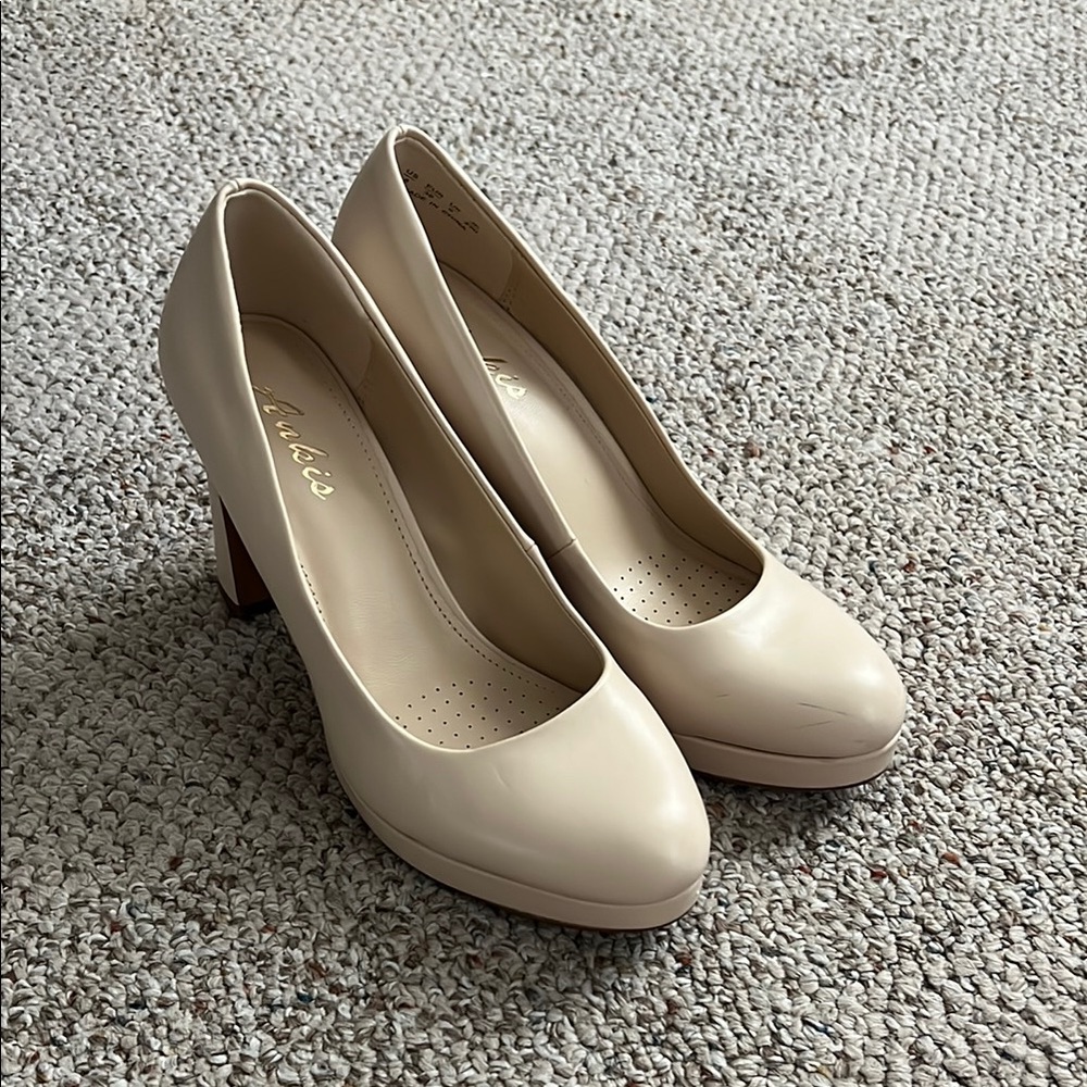 Aukis Cream Heels Classic Pumps